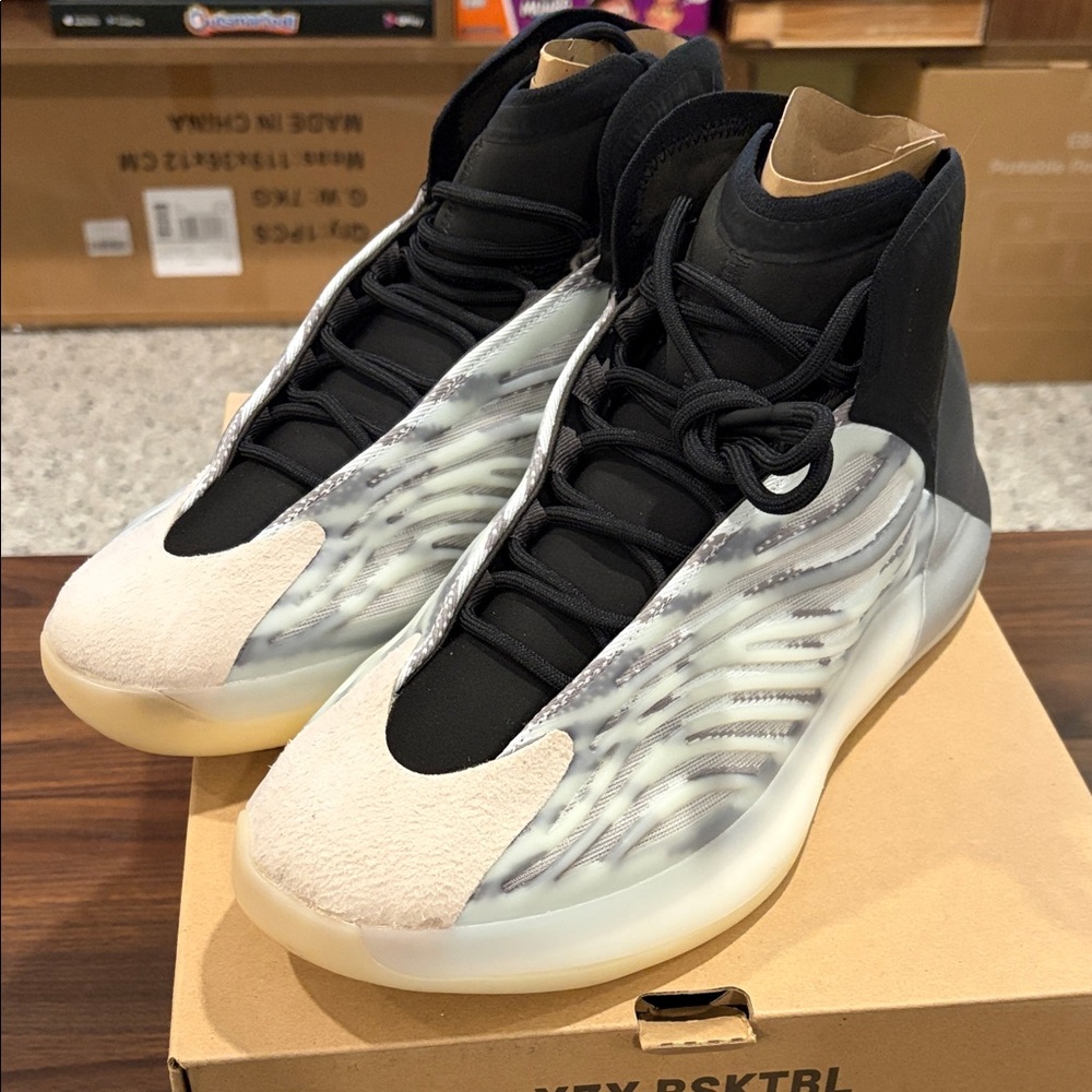 YEEZY QNTM BSKTBL OG sz 10 men’s